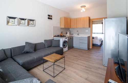 Meselik Apartment | Charming Vacation Flat w Pool, Garden in Mugla