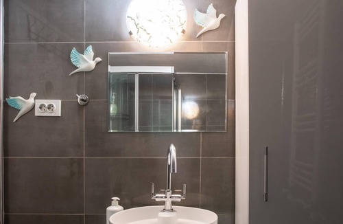 Konak Apartment | Chic and Convenient Flat in Izmir