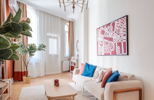 Tophane Apartment | Chic, Modern Flat w Balcony 5 min to Taksim