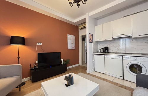 Cagaloglu Apartment | City Retreat - Grand Bazaar & Eminönü Nearby