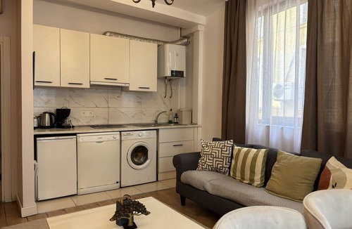 Cagaloglu Apartment | City Retreat - Grand Bazaar & Eminönü Nearby