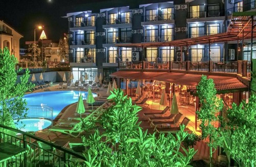 Side Hotel | Clover Magic Park Side