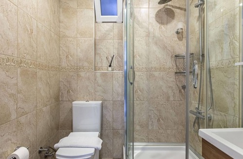 Nisantasi Apartment | Colorful Breezy Apartment Close Trendy Attractions in the Heart of Nisantasi