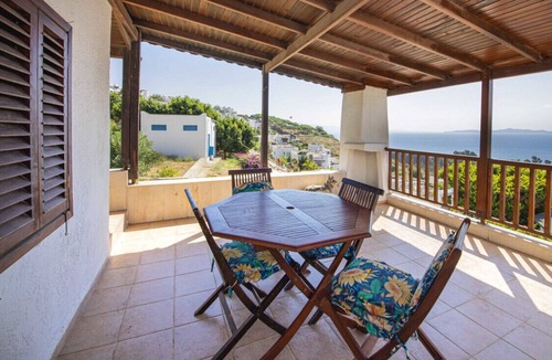Mentese Villa | Comfy Villa with Shared Pool and Terrace in Bodrum