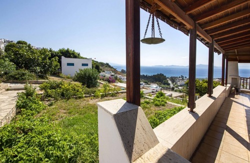 Mentese Villa | Comfy Villa with Shared Pool and Terrace in Bodrum