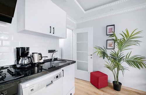 Sisli Apartment | Cozy City Apartment | High-Speed WiF & Elevator
