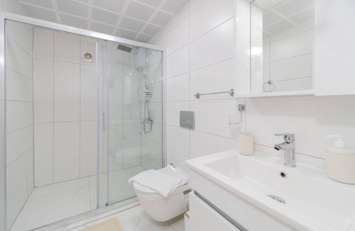 Altnkum Mahallesi Apartment | Cozy Flat w Garden 5 min to Beach in Antalya