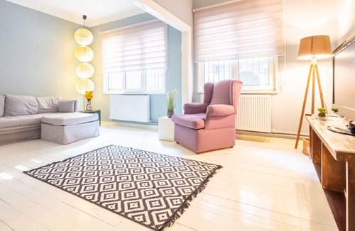 Pera Apartment | Delightful Flat Close to Galata 2 mins to Metro