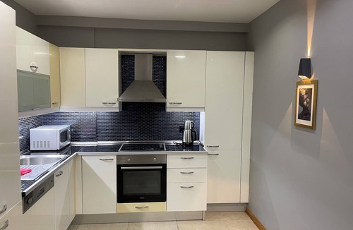 Gumussuyu Mahallesi Apartment | Deluxe 2 Bedrooms Balcony Residence