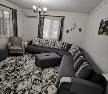 Gumuldur Apartment | DENİZE 40m DSI TMO Kamp yanı , AİLE İÇİN UYGUN Alkolsüz, 2 klima