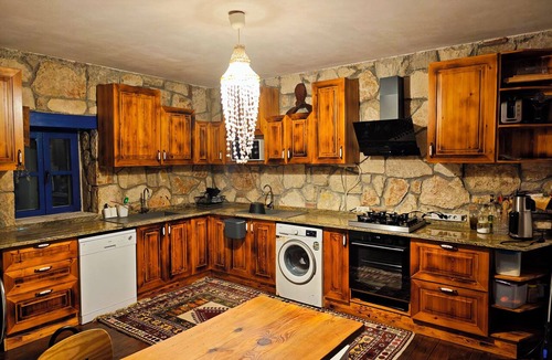 Milas House | Denize Yürüme Mesafesi & Manzaralı Antik Taş Villa (Aile ve Evcil Hayvan Dostu)