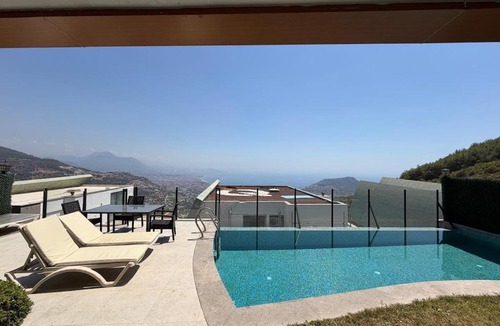 Alanya Villa | detached villa with full Alanya and sea views
