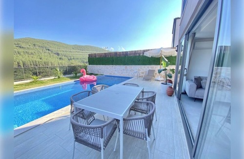 Kas Villa | Doğayla İç İçe, Konforlu ve Şık Bir Kaçamak