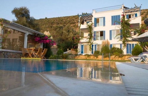 Bodrum City Center Apartment | Duplex vacation apartment with pool overlooking Bodrum, Bodrum castle and sea