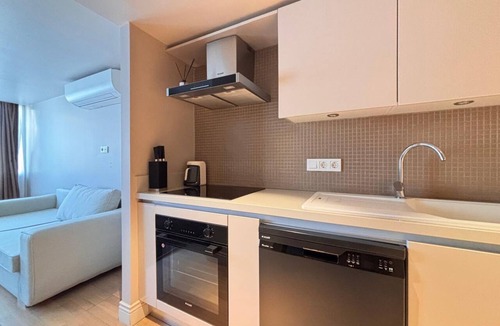 Karakoy Apartment | Elegant 1BR in historic Hacımimi