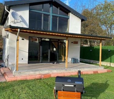 Golcuk Ski Chalet | Eviniz rahatlığında, eşsiz doğa manzaralı dağ evi
