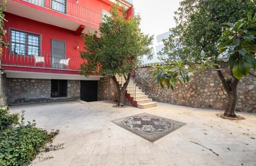 Kaleici Apartment | Fascinating Flat near Hadrians Gate