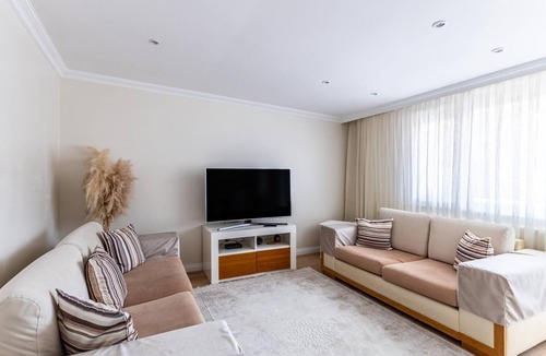 Sariyer Apartment | Flat w Balcony 5 min to Coast and Ferry in Sariyer