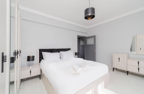 Kaleici Apartment | Flat with Balcony 2 min to Hadrian Gates