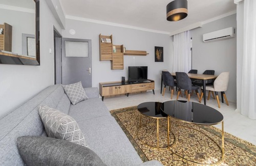 Kaleici Apartment | Flat with Balcony 2 min to Hadrian Gates
