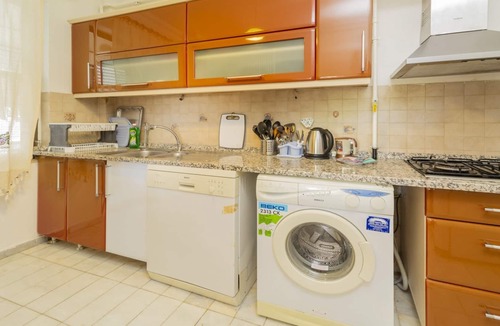 Guzeloba Mahallesi Apartment | Flat with Balcony 3 min to Fosforlu Beach