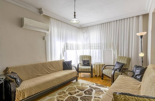 Guzeloba Mahallesi Apartment | Flat with Balcony 5 min to Omi Beach