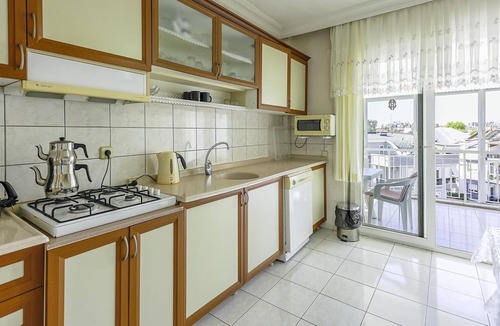 Guzeloba Mahallesi Apartment | Flat with Balcony 5 min to Omi Beach