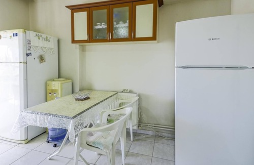Guzeloba Mahallesi Apartment | Flat with Balcony 5 min to Omi Beach
