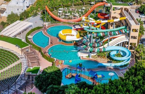 Kargicak Apartment | GOLD CITY 2+1 MAIN BUILDING FLAT WITH FREE AQUAPARK