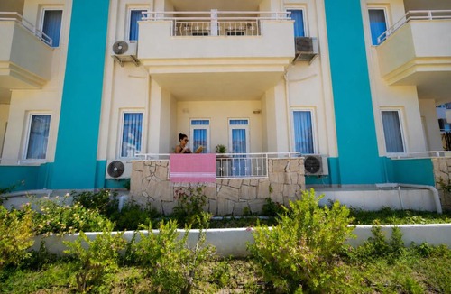 Side Hotel | GOLDEN DAiSY HOTEL