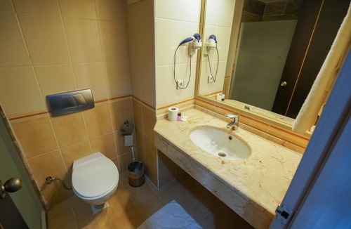 Karahayit Hotel | Halıcı Termal Otel