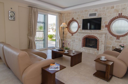 Fethiye City Center Villa | Heated pool, Pool Table, Table tennis. Walking distance to the beach.