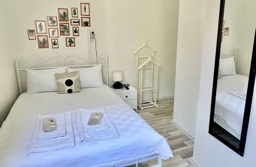 Adalar Hostel | HEYBELIADA