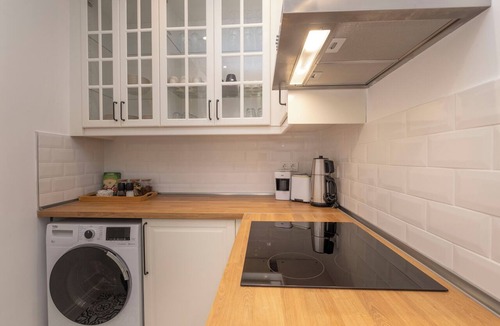 Kabatas Condo | Hip 2BR Apartment · Bosphorus & Dolmabahçe View · Central Beyoğlu