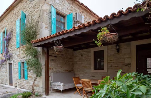 Yenifoca House | Historical Stone House: Peri Palas Fokaia