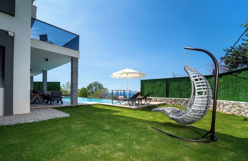 Faralya Villa | Holiday villa for 8people with 4 bedrooms, heated indoor pool, sauna and jacuzzi