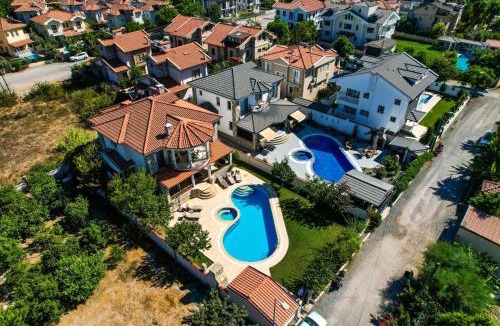 Dalyan City Center Villa | Hot tub-Fireplace-Pets-Sleeps 11-Bbq-Pool-Parking