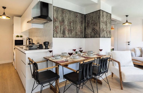 Cihangir Apartment | Huge Balcony Taksim Rooftop Apt At Monnas Suite