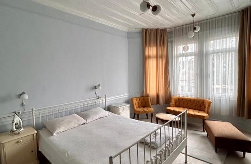 Istanbul City Center Apartment | i1 Studios by Tram with Seaview, Jacuzzi Rooms