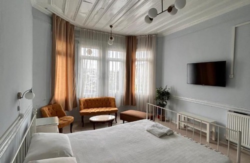 Istanbul City Center Apartment | i1 Studios by Tram with Seaview, Jacuzzi Rooms