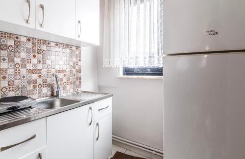 Mecidiyekoy Apartment | In the Heart of Istanbul, 1BR Stylish,Spacious Apt