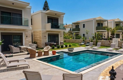 Kas Condo | Kaş Yarımada’da Bahçe Katı 1+1 Daire