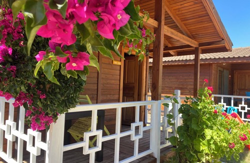 Karaoz Hotel | Karaöz Ada Bungalows & Villa
