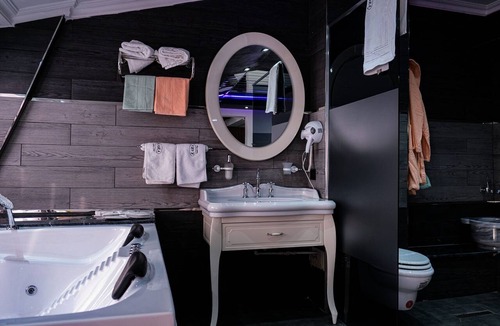 Odunpazarı Apartment | KARA APART OTEL - Luxurious Suite with Private Jacuzzi & Fireplace