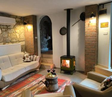 Selcuk House | Karameşe Taş Ev - Karameşe Stone House
