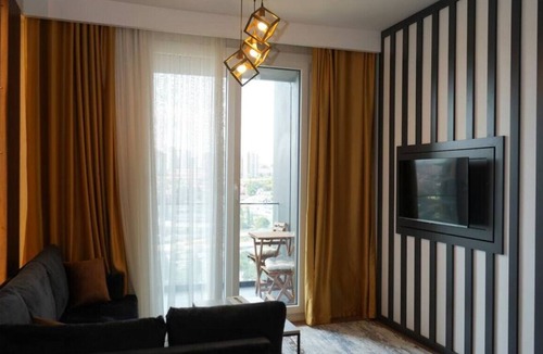 Bagcilar Apartment | Lovely 1+1 Apartment w/Terrace near MaIl of IST