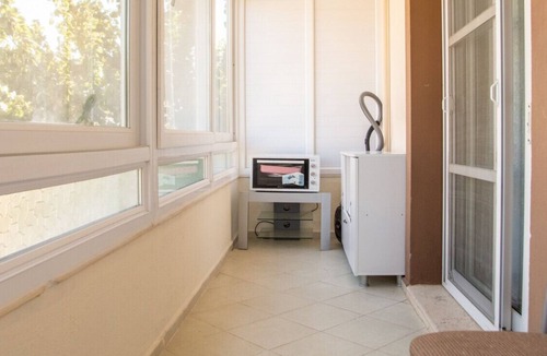 Dalyan Mahallesi Apartment | Lovely Flat with Balcony in Cesme Close to Sea