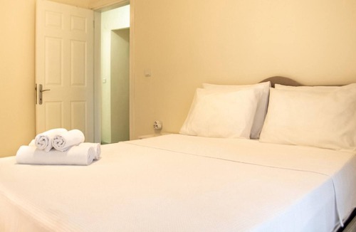 Dalyan Mahallesi Apartment | Lovely Flat with Balcony in Cesme Close to Sea