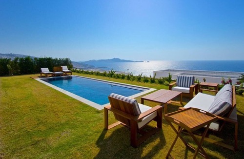 Gundogan Villa | Luxurious seafront Mediterranean villa with private pool