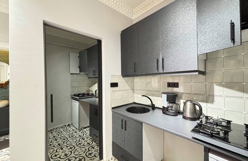 Galata Apartment | Luxury 1BR Turkish Bath Walk to Galata